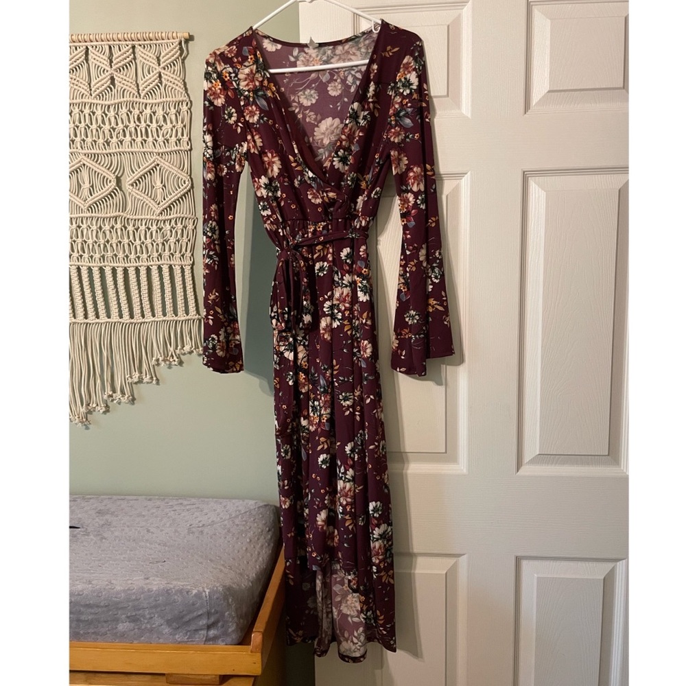 Lot of 4 maternity dresses